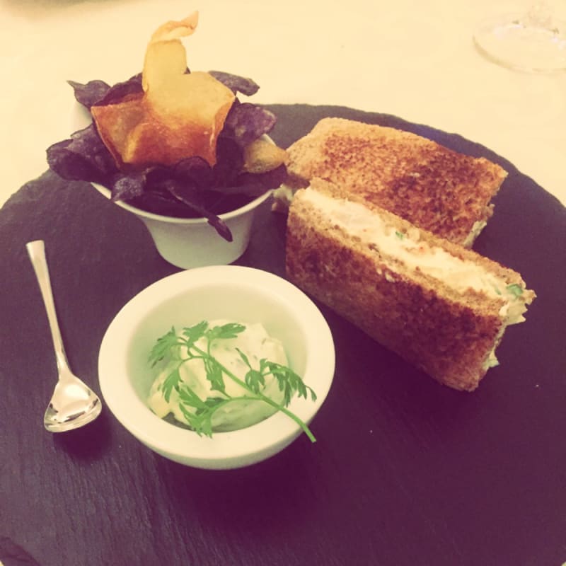 sandwich con ricotta, zucchine, gamberoni e chips di patate - Morlacchi