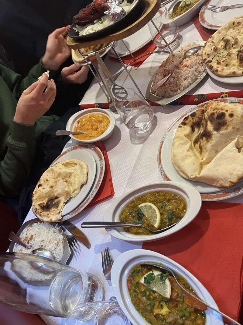 La reine du kashmir, Paris