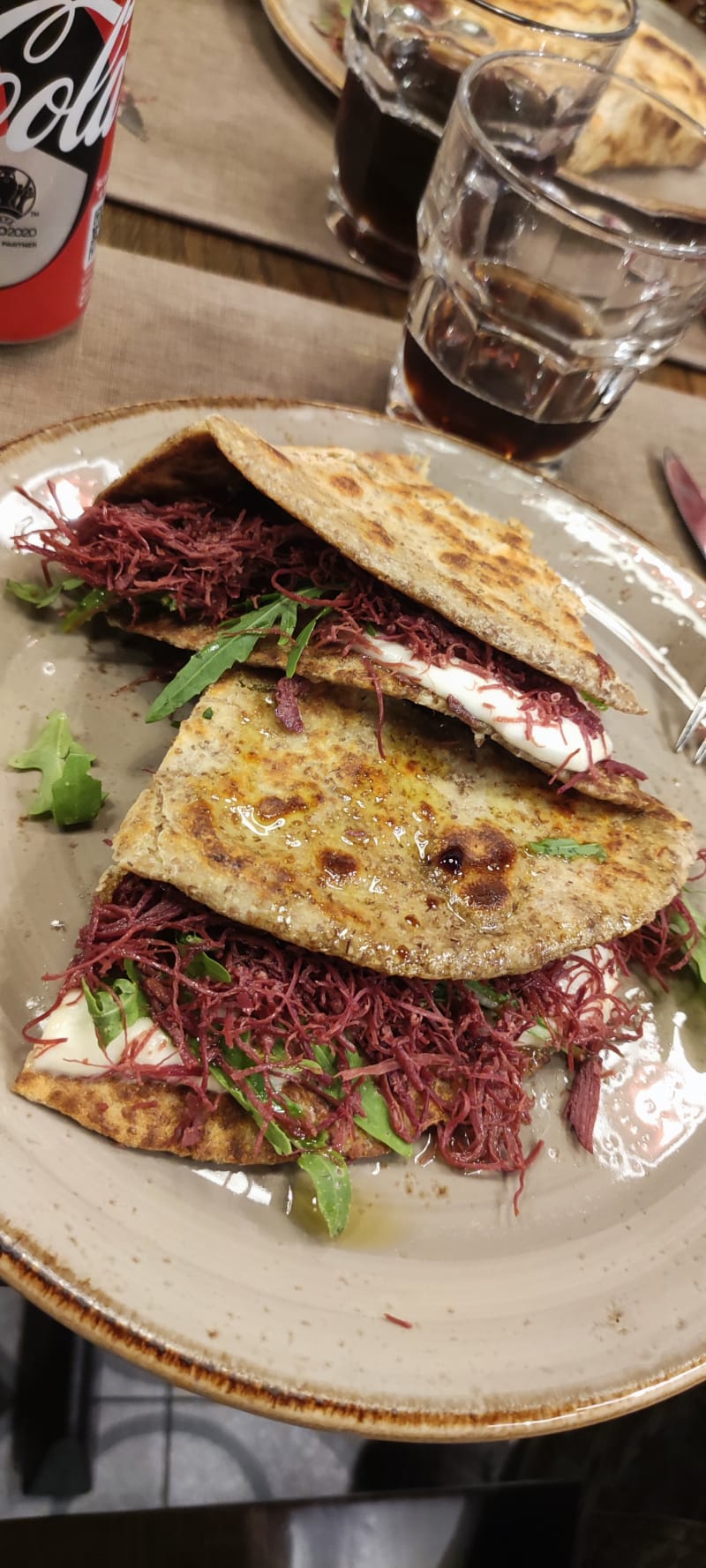 Piadina Integrale Con Sfilacci Di Cavallo Fior Di Latte E Rucola - Divina Piadina - piada Bistrot, Milan