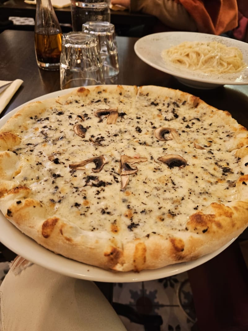 Cacio E Pepe, Paris