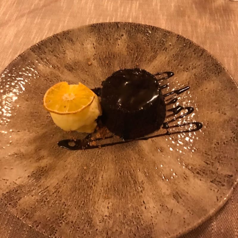 Tortino al cioccolato con crema al mandarino e amaretti - La Mimosa Ristorante, Gallarate