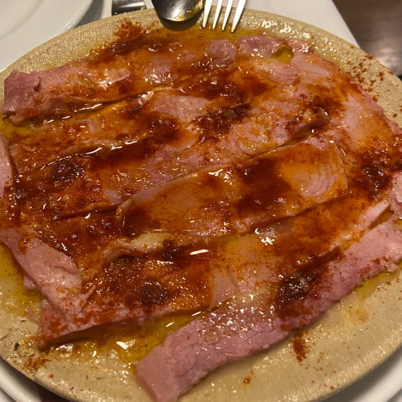 Lacón con cama de patata , aceite y pimentón De la Vera - La Taberna de Paula, Madrid