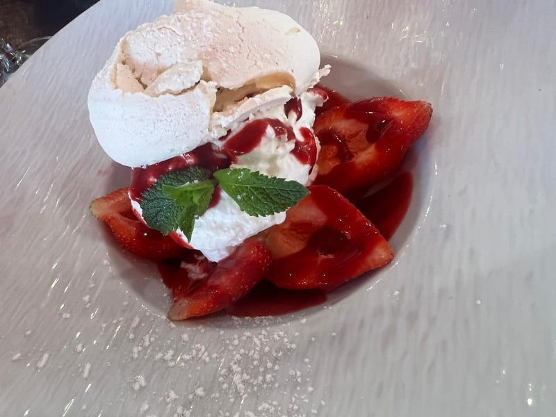 Pavlova aux fruits - Les 3 Marches - Brasserie, Châtenay-Malabry