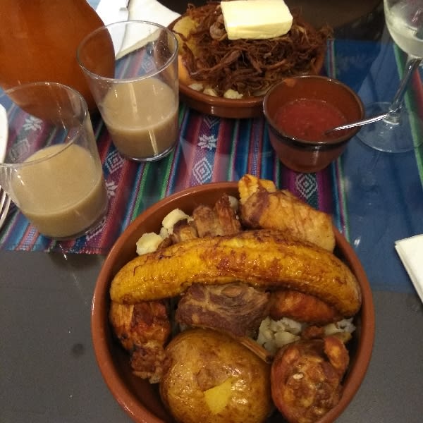 La carne estaba riquísima y el platano contrastaba y acompañaba a la perfección - Sumamanqa, Barcelona