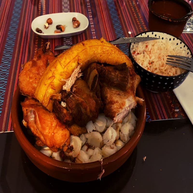 Chicharrón mixto (cerdo y pollo)  - Sumamanqa, Barcelona