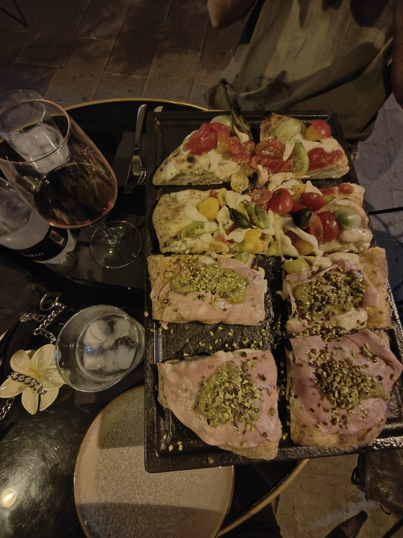 Hydra - Pizza Cocktail Club, Naples