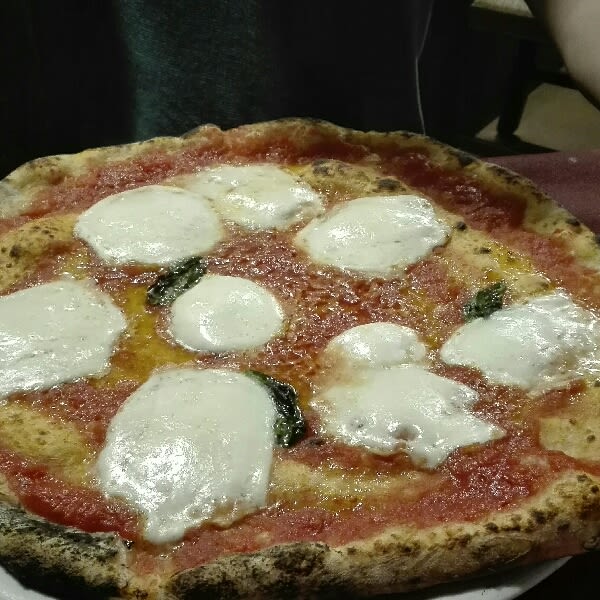 Pizza con bufala - I Buongustai, Naples