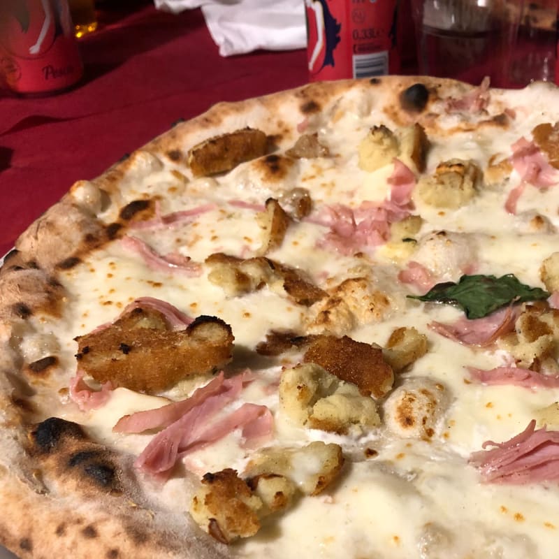 Une pizza très grande pour 6€ , et en plus hyper bonne - I Buongustai, Naples