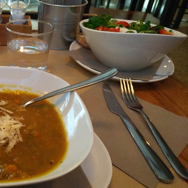 Lentil-ginger soup and salad with burrata - PaninoLAB Tortona District, Milan