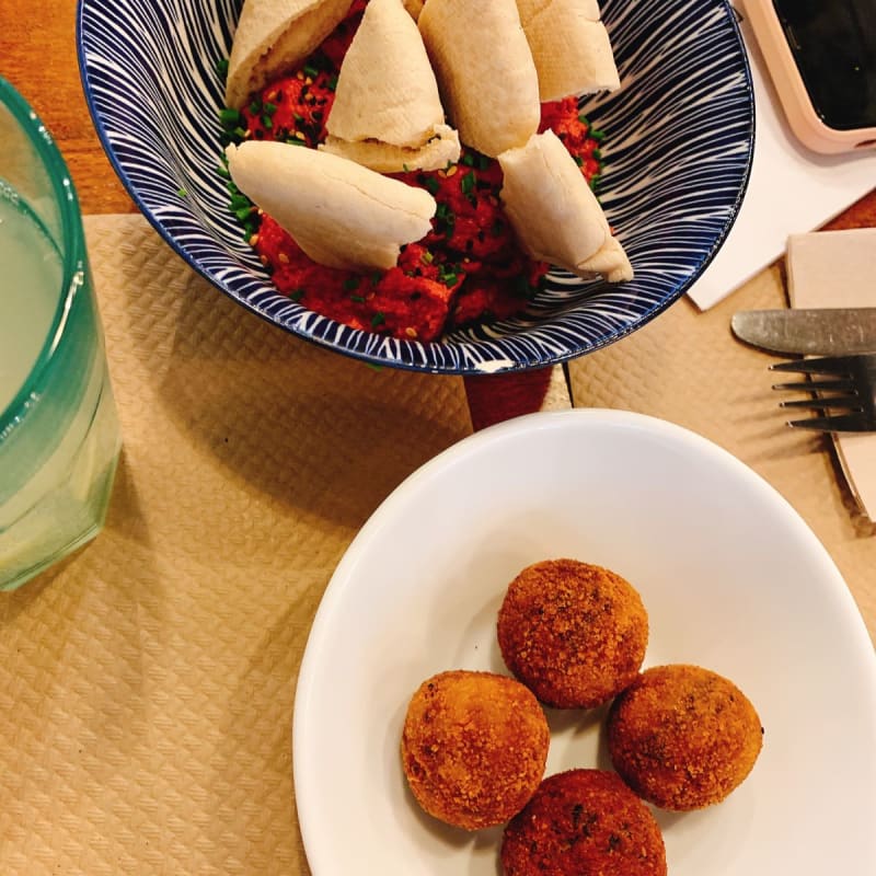 Croqueta de boniato y trompetas (veggie) - Omnia Cafe-Bar, Mataró