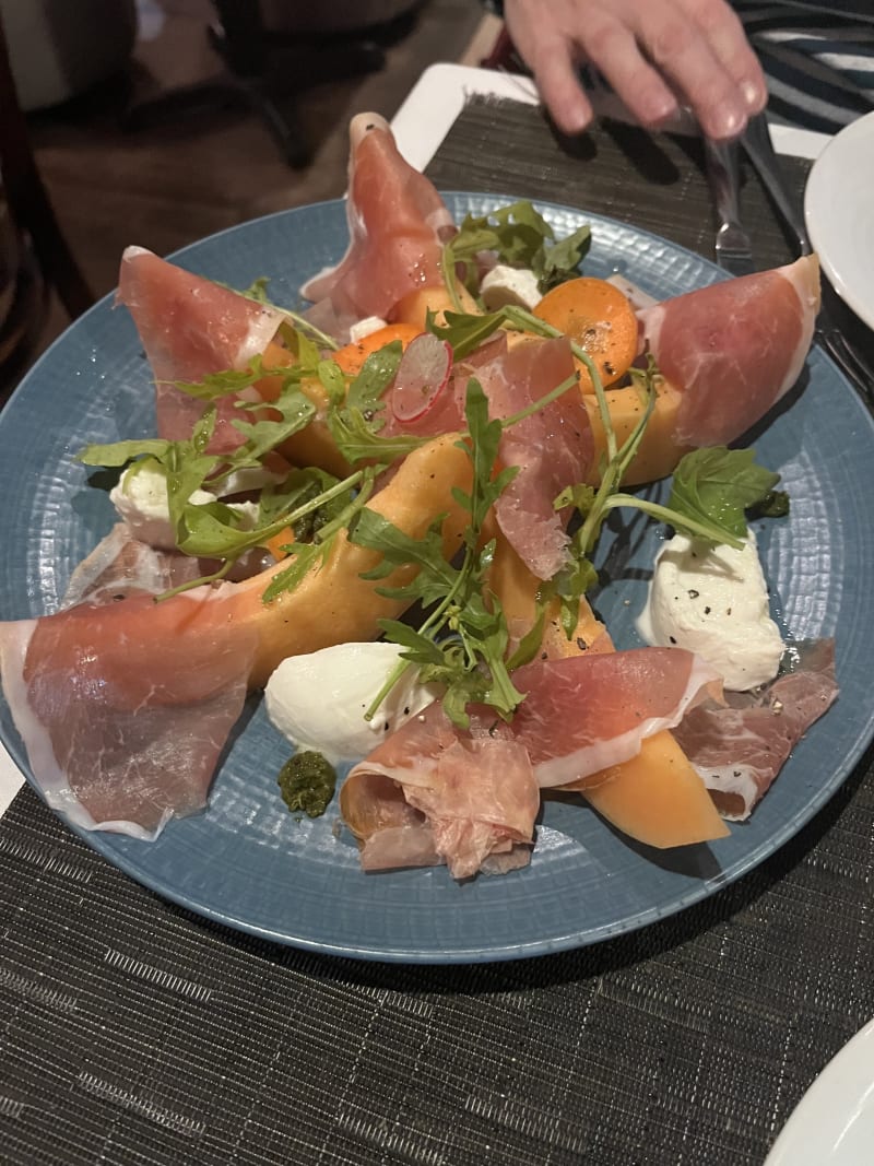 Carpaccio de boeuf snaké, mayonnaise maison et pickles  - Via del Gusto, Paris