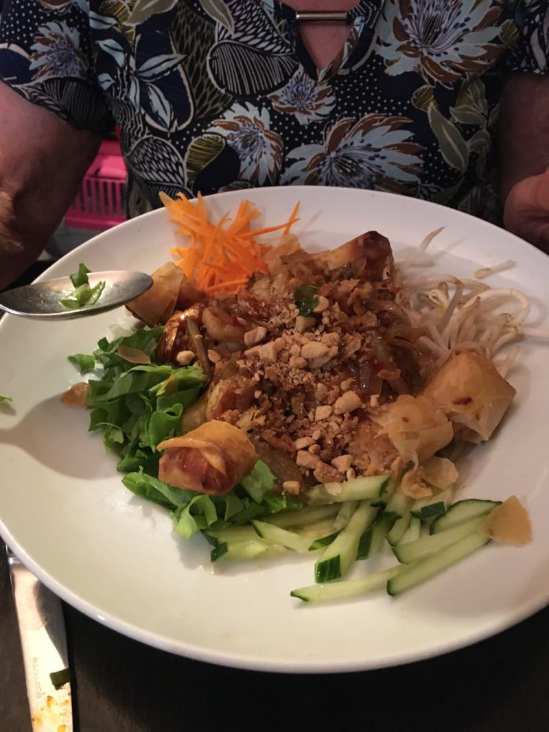 Escale à Saigon, Paris