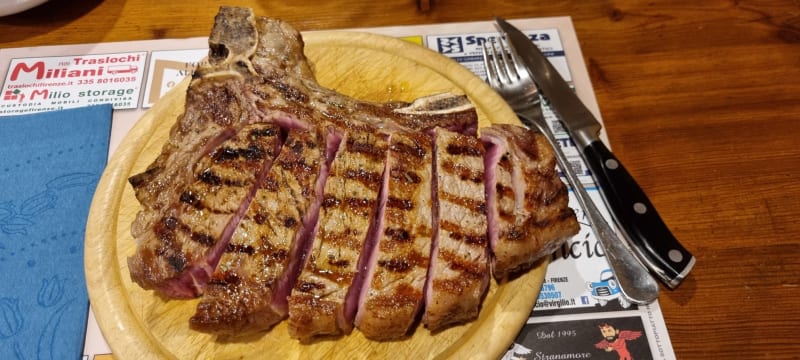 Bistecca alla fiorentina (/kg) - Enoteca Il Grappolo, Florence