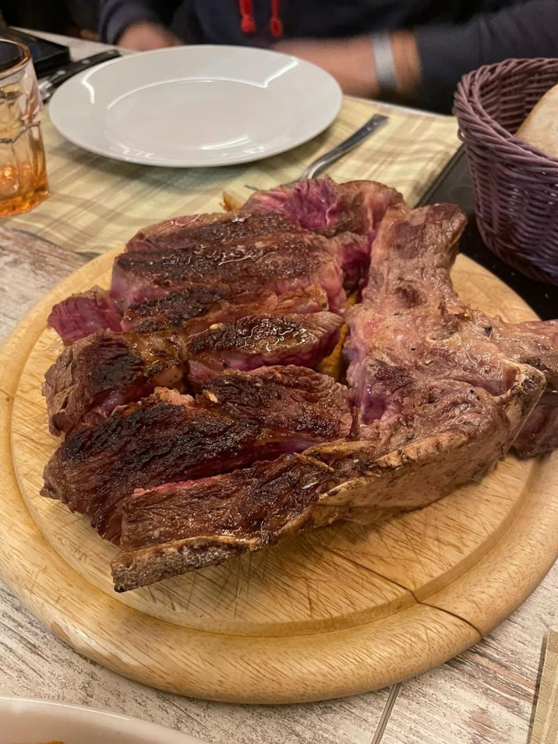 Bistecca alla fiorentina (/kg) - Enoteca Il Grappolo, Florence