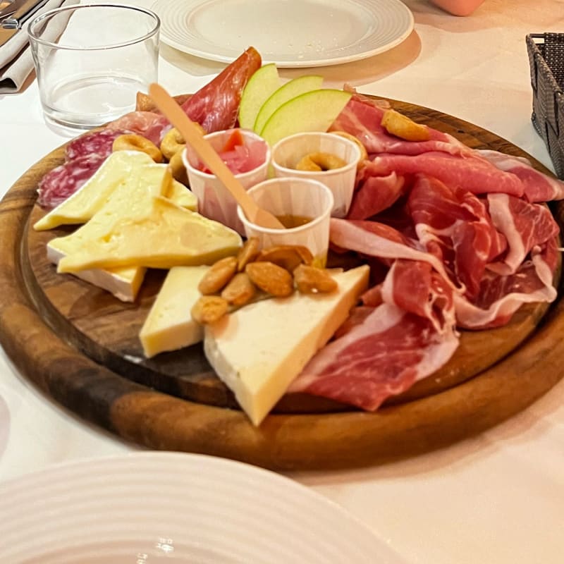 Tagliere misto di salumi e formaggi della zona (per 2 persone) - Officina12, Milan