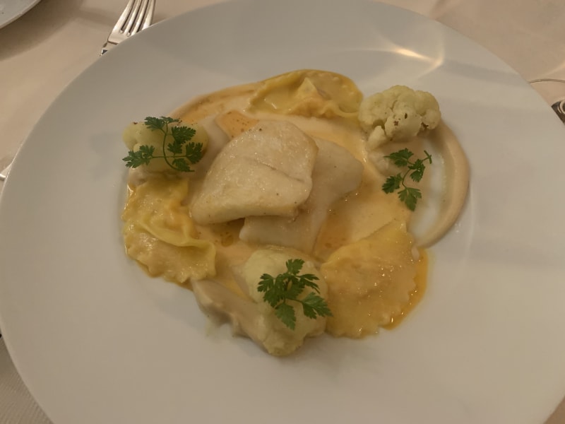 Steinbuttfilet mit Ravioli an Champagnersauce - Bel Etage, Basel