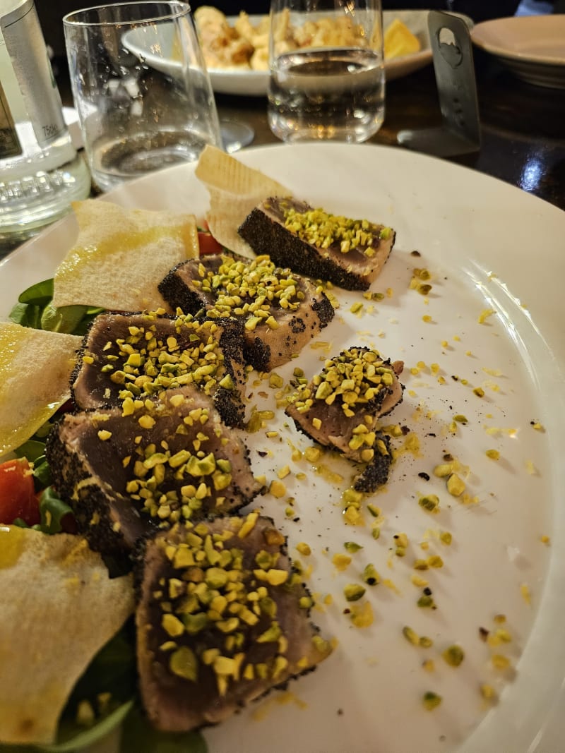 Tagliata di Tonno rosso in crosta di semi di papavero e pistacchio - Il Ristoro, Rome