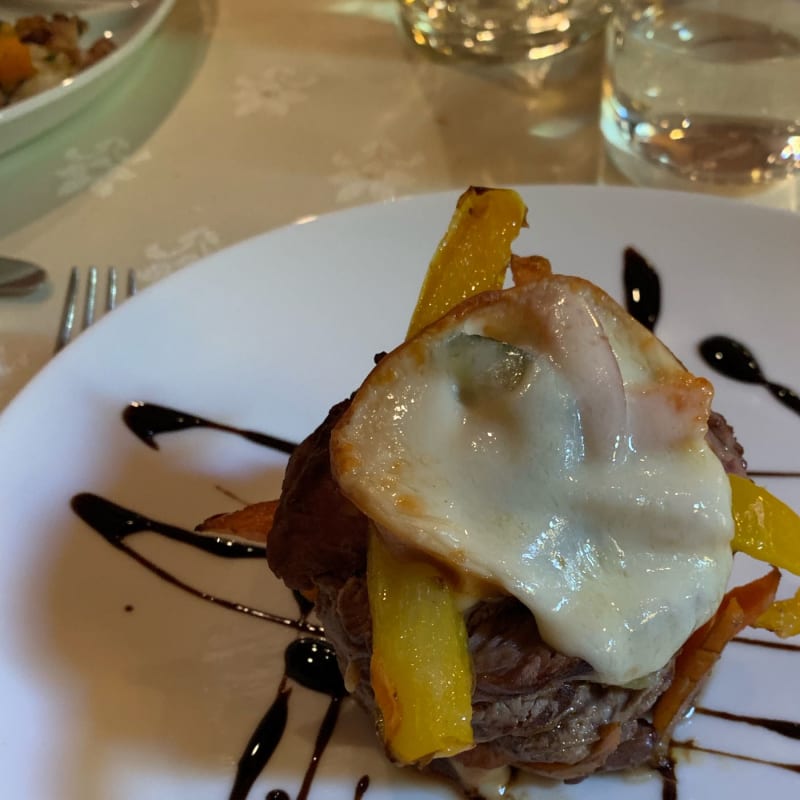 Tagliata con peperoni,verdure e scamorza - LANGOLO - Ristorante Le Rotonde