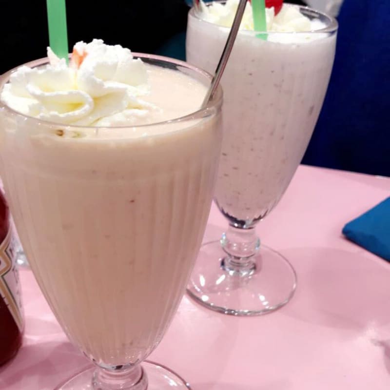 Toujours Fan du Healthy Milshake ! Fruit de la passion fraise banane chantilly - HD Diner Rivoli, Paris