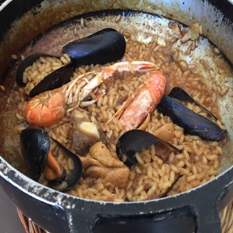 Dentro del menú una paella sensacional - Miralles, Llança