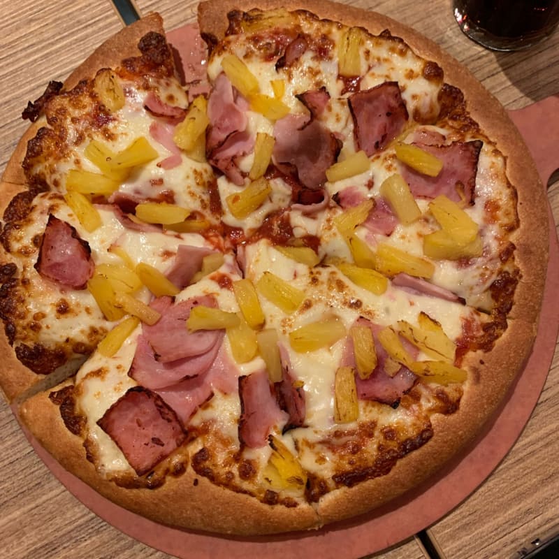 Hawaii pizza  - Pizza Hut - Götgatan, Stockholm