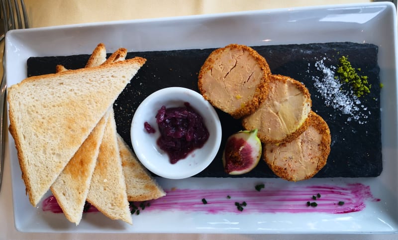 Ballotine de foie gras en chapelure de pain d’épices, 22 CHF - Eden Palace - Chez Gaston, Montreux