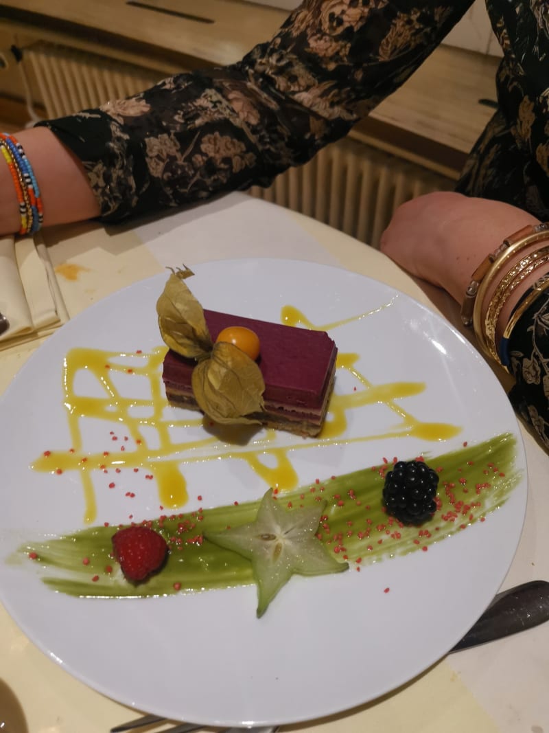 Entremet cassis nougat  - Eden Palace - Chez Gaston, Montreux