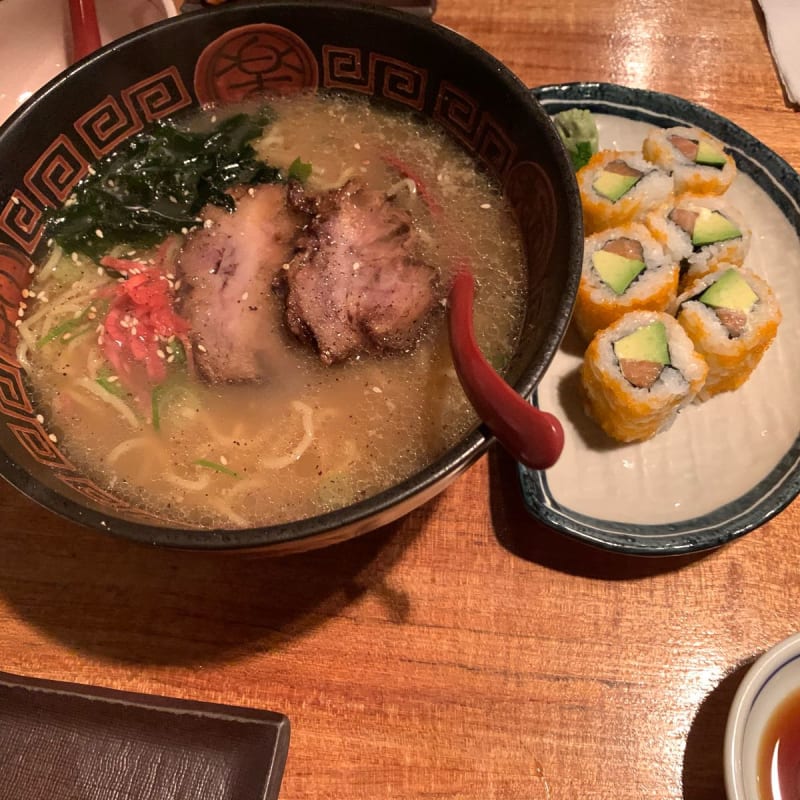 Ramen & salmon avocado roll - Raku, Uithoorn