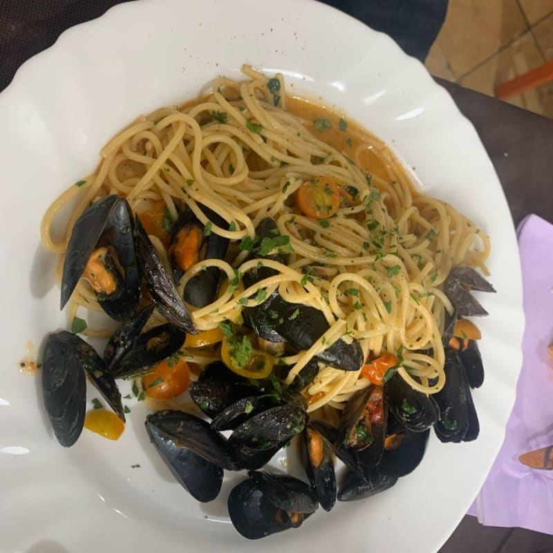 Spaghetti with mussels - Trattoria O'Lucianiello, Brindisi