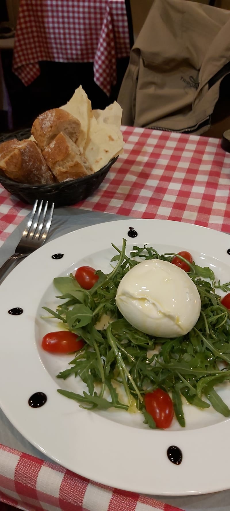 Mozzarella di bufala, con rucola e pomodorini - Trattoria Dell'Isola, Paris