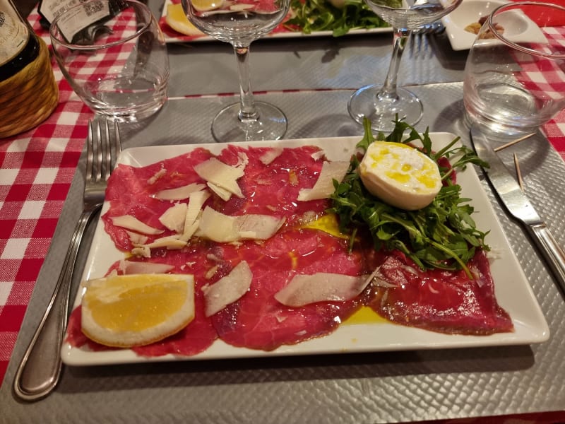 Carpaccio Avec Sa Burrata L'assiette Vient Déjà Partagé En 2 - Trattoria Dell'Isola, Paris