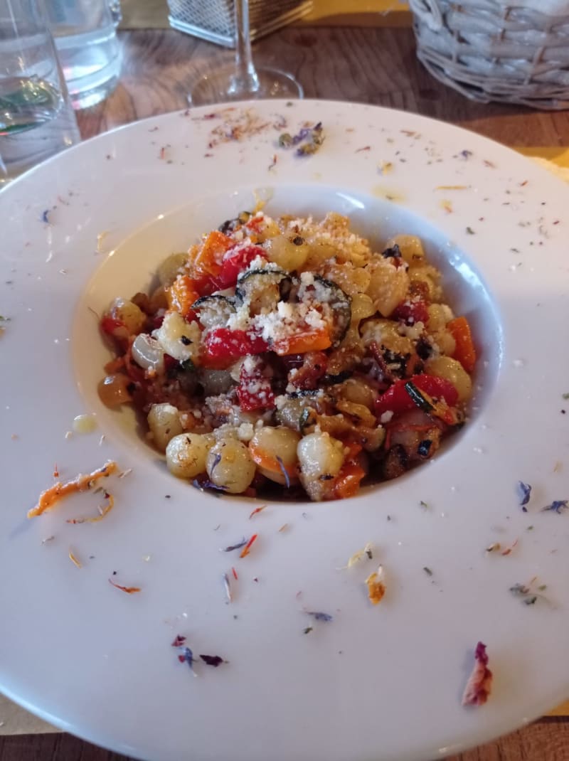 Gnocchi con verdure  - Nimeta Lounge Bar & Restaurant