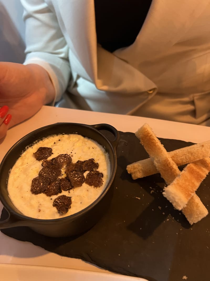 Oeuf cocotte à la truffe noire - Truffes Folies 8ème, Paris