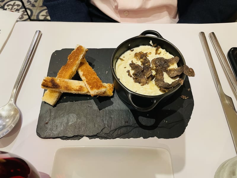 Oeuf cocotte à la truffe noire - Truffes Folies 8ème, Paris