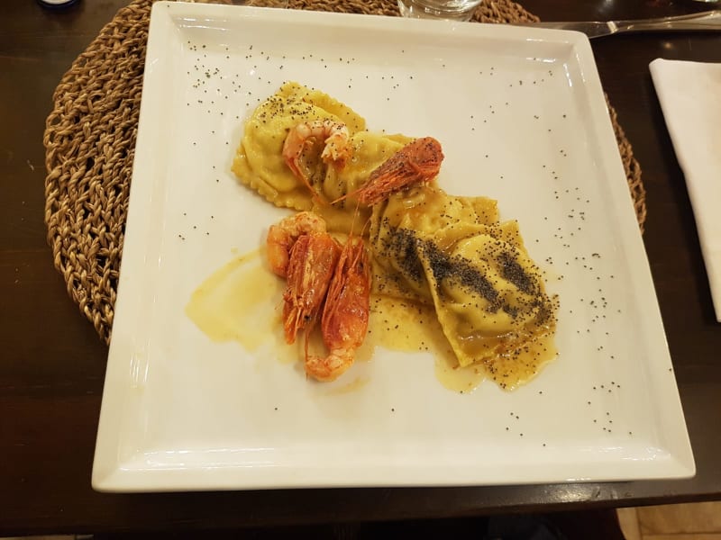 Ravioli di spigola con gamberi rossi e semi di papavero - Vitello D'Oro