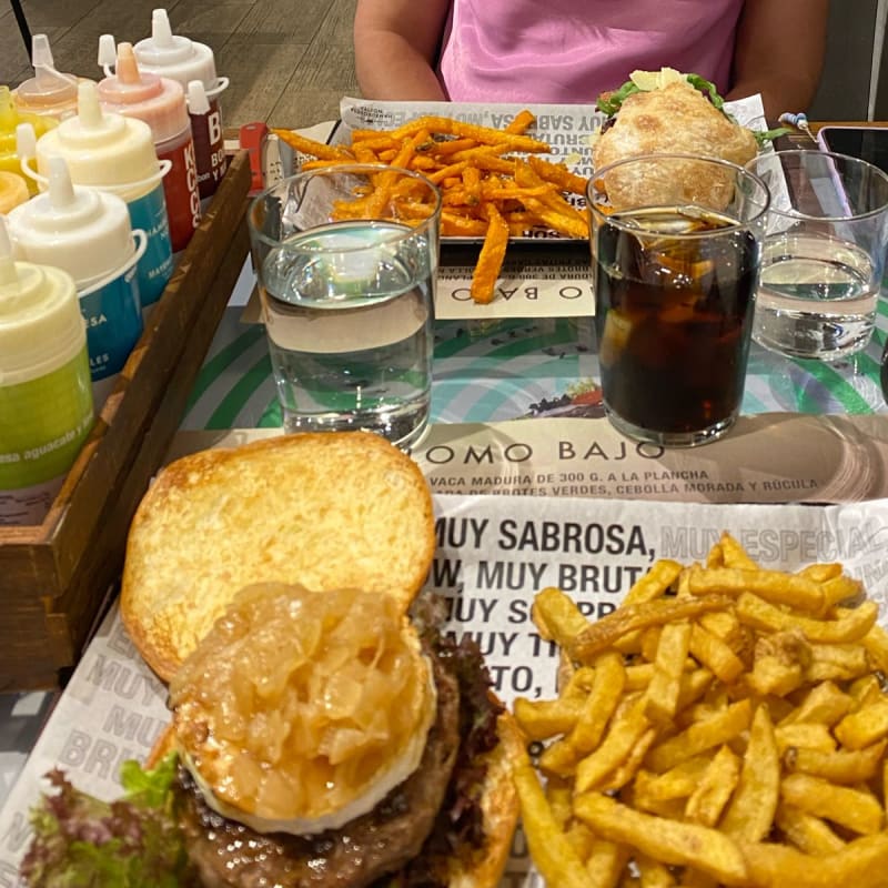 Hamburguesa más patatas  - Hamburguesa Nostra- La Vaguada, Madrid