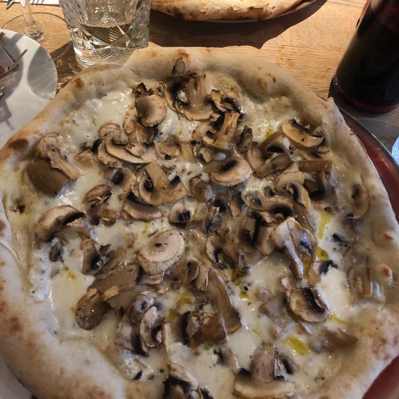 Pizza truffe et champignons  - La Cantina, Paris