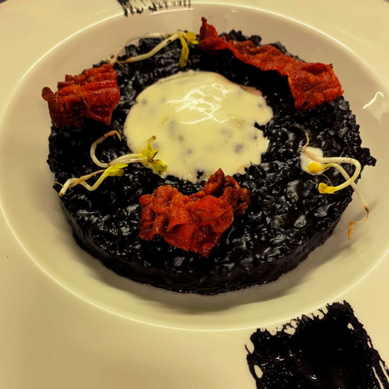 Risotto al nero di seppia con crema di pecorino e croccante di lardo  - Shatush Bistrot, Courmayeur