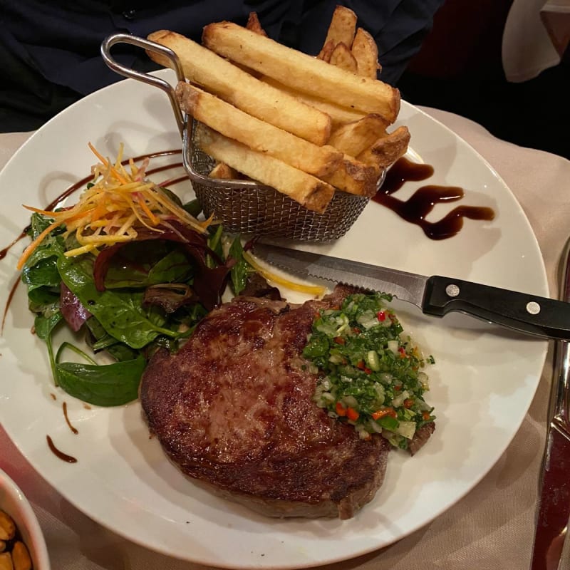 Bon plat, mérite plus grande quantité de frites. - Libertalia, Ivry-sur-Seine