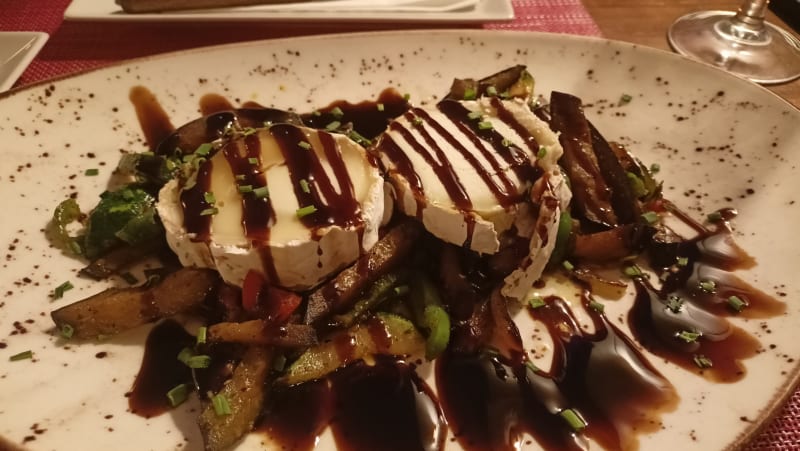 Salteado de verduras con queso de cabra - Tía María, Madrid