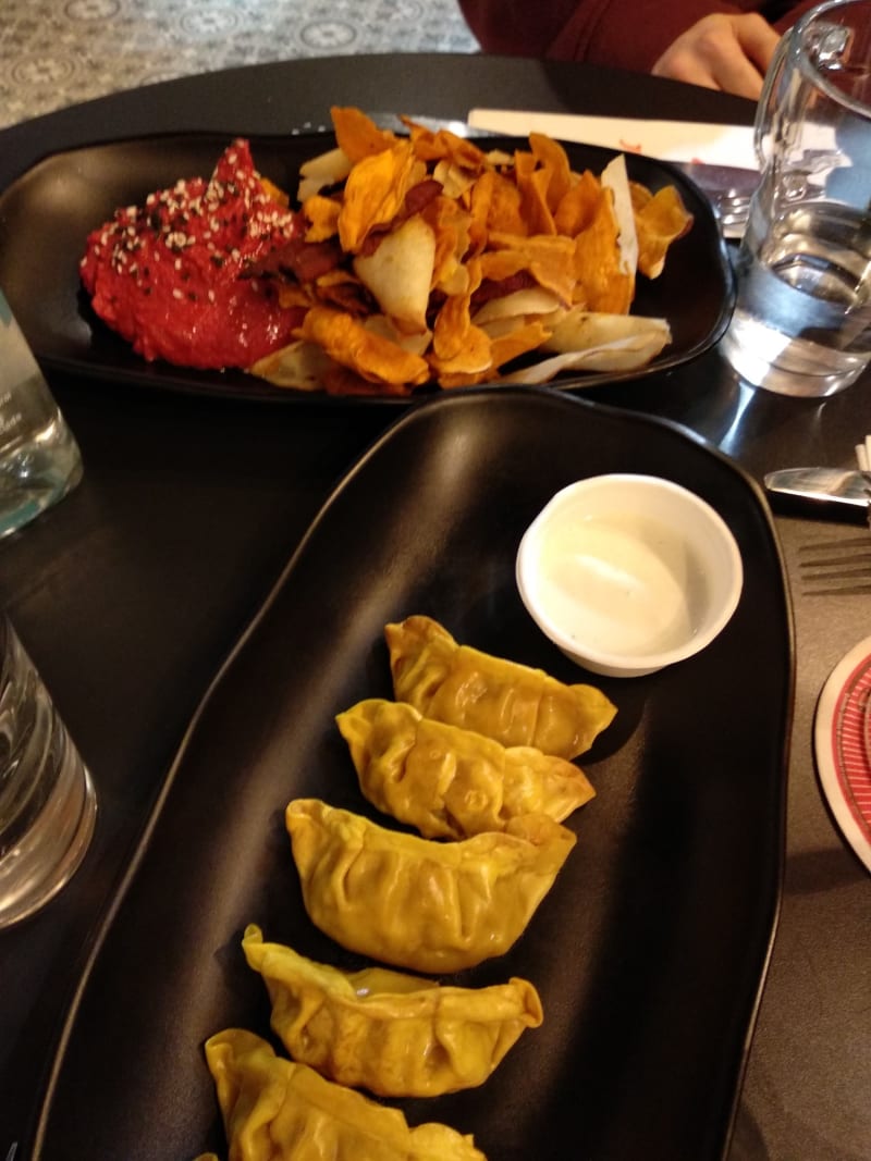 Gyozas De Pollo Al Curry Acompañadas De Nuestra Vinagreta Blanca Casera - Sanabowls - Vallehermoso, Madrid