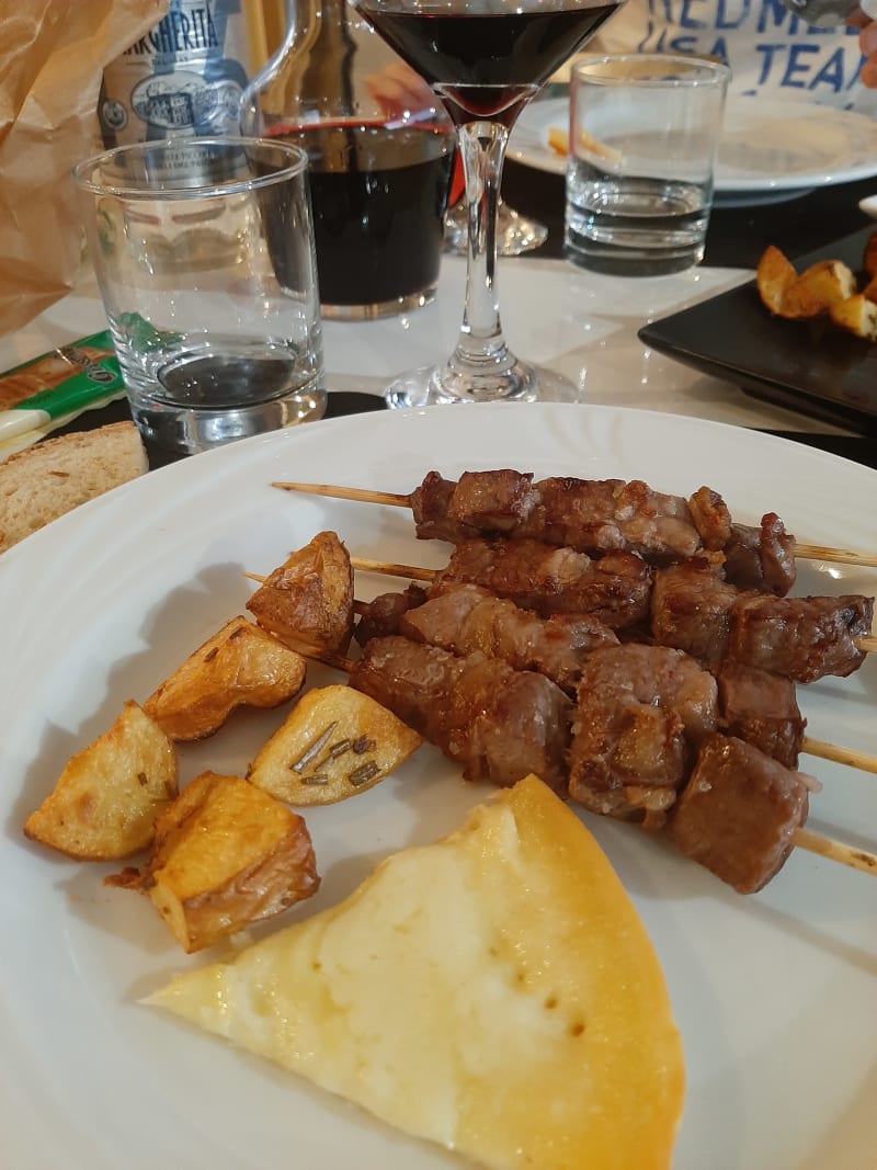 Arrosticini con patate e Caciocavallo  - Posto 37