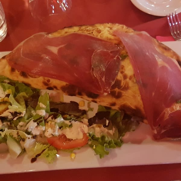 Pizza raviole savoyard - Vesuvio ristorante, Mulhouse