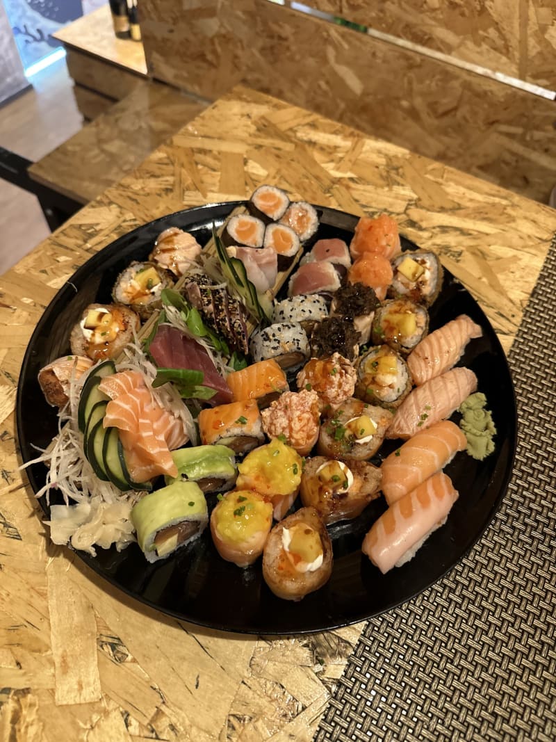 Akari Sushi Lounge