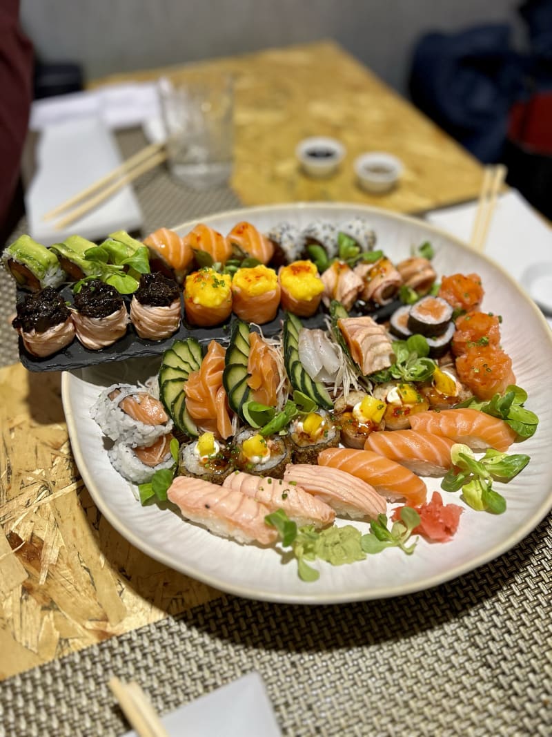 Akari Sushi Lounge
