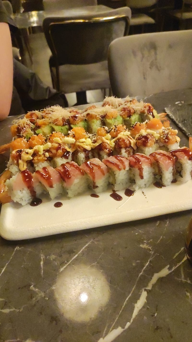 Kiki Sushi , Milan