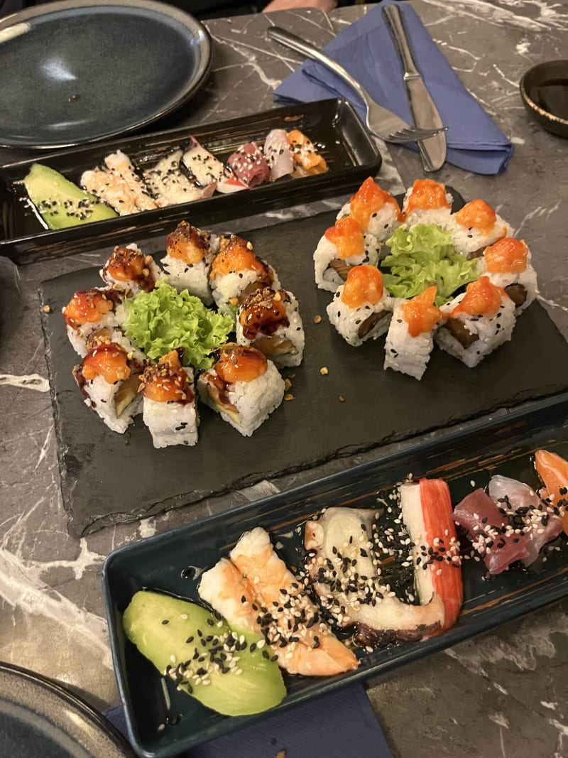 Kiki Sushi , Milan