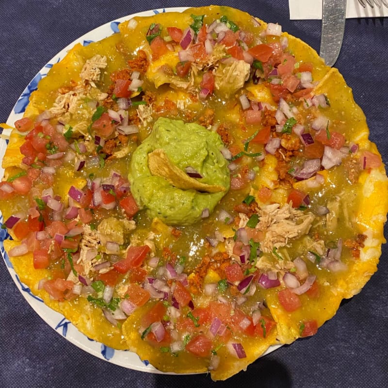 Nachos con queso y salsa - El Zócalo, Madrid