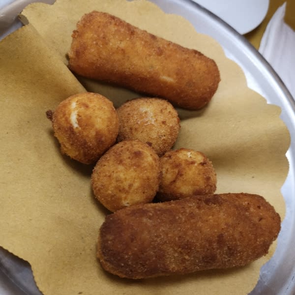 Crocché e ricottine fritte - Pizzeria da Antonio, Rome