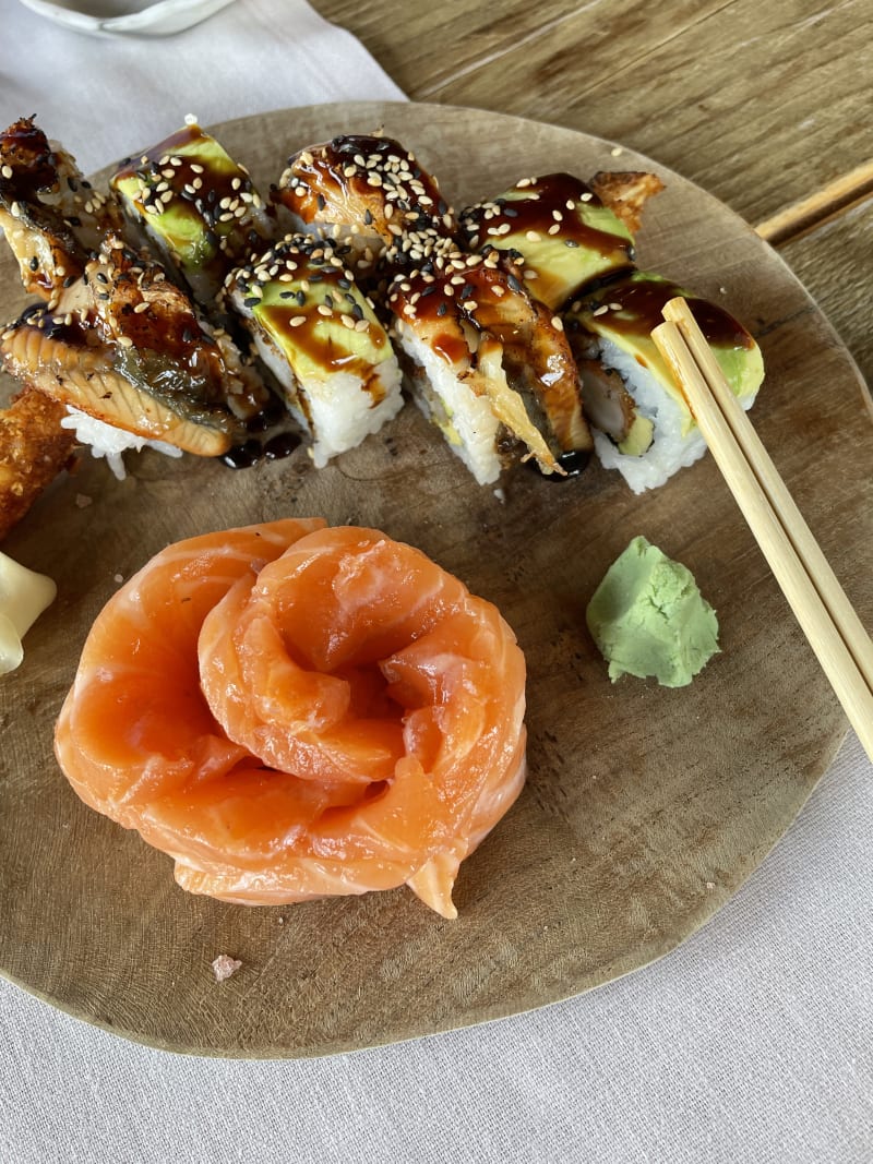 Sashimi de salmon, Dragon Roll - La Bòbila